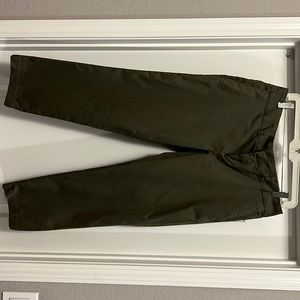 Kut From the Kloth Cropped Pant. Olive color. Size 8